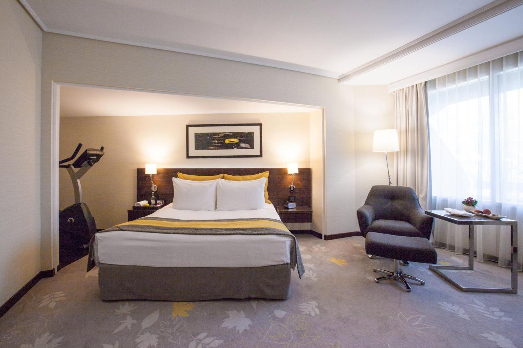 Crowne Plaza Bucharest By Ihg Hotel Exterior foto