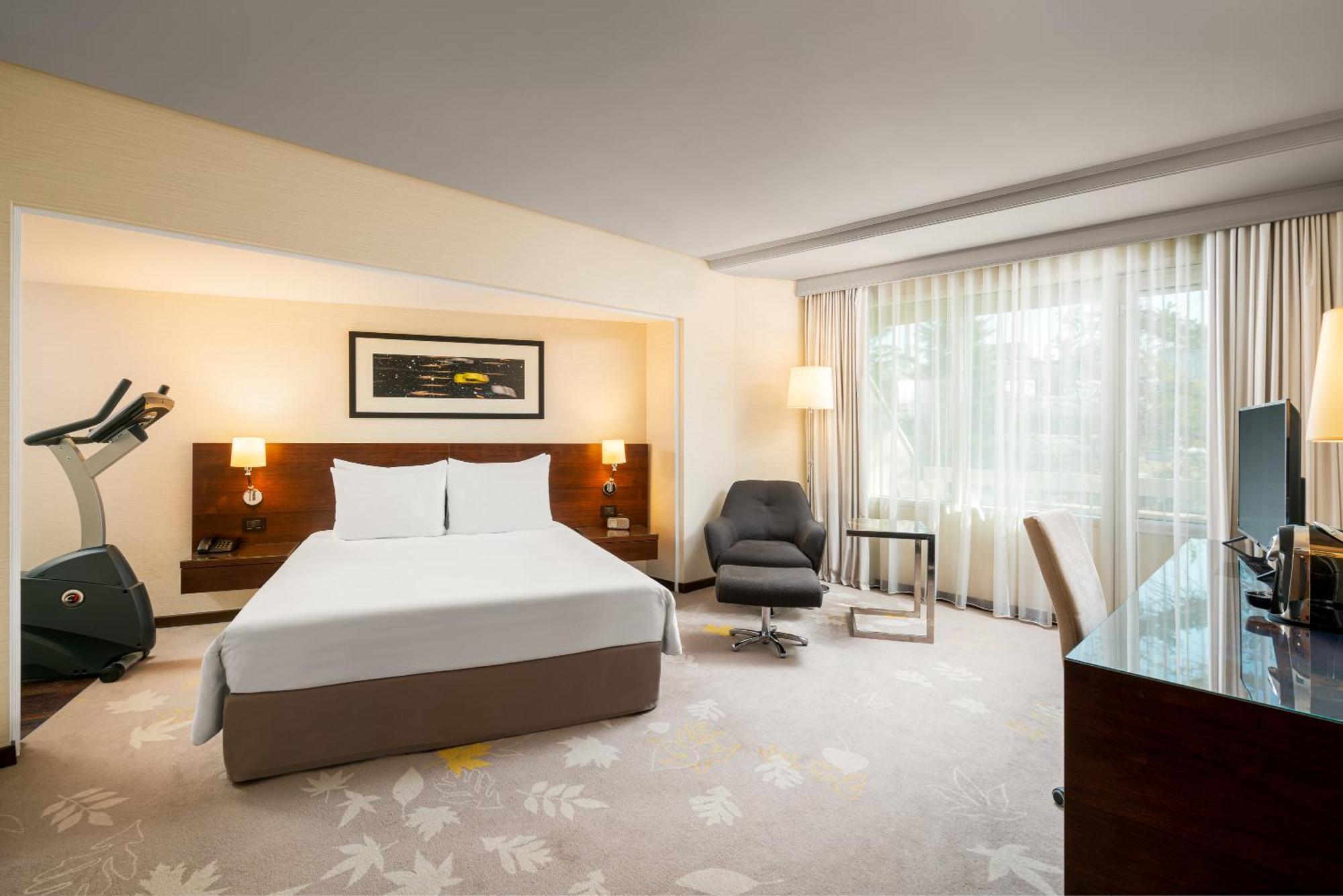 Crowne Plaza Bucharest By Ihg Hotel Exterior foto